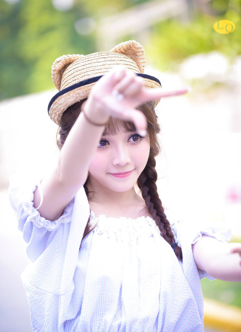 电话里，她哭着说：“亲爱的，我…我怀孕了…三个月了，不过你放心，不是你的，不用你负责。